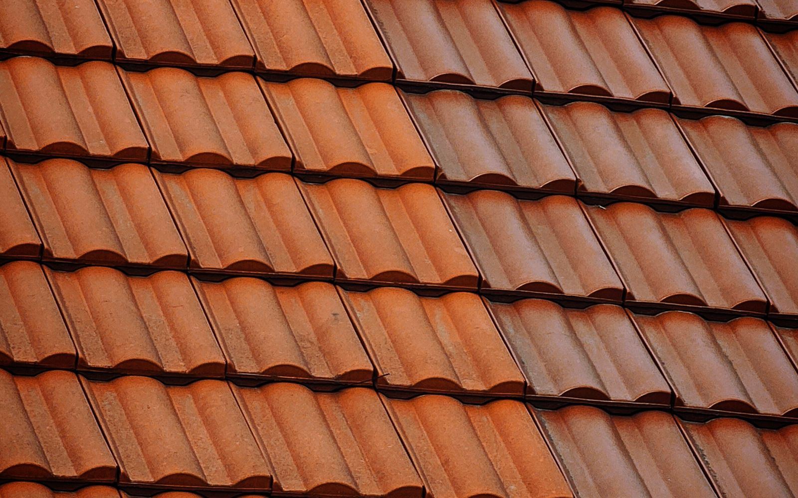 Détail d’une couverture posée par Michel Couverture
